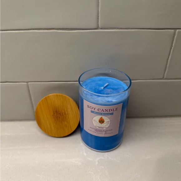 NWT Handmade Soy Candle Ocean Breeze Blue Glass Jar w/ Bamboo Lid - Picture 1 of 1